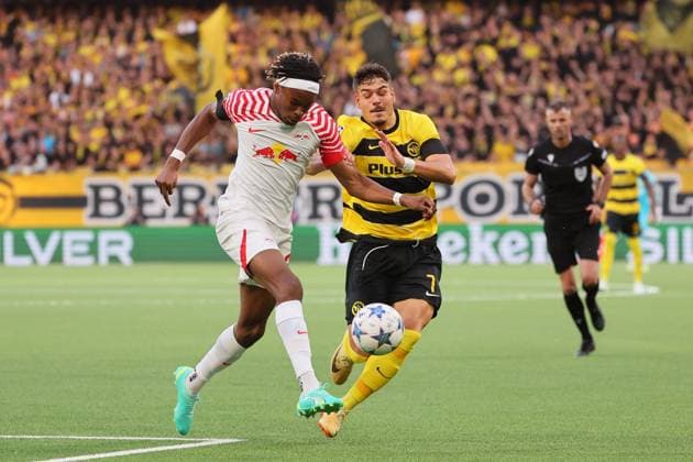 Bern RB Leipzig Champions League Bern, 19 09 2023, Wankdorf Stadion, Football , UEFA Champions League, Group G , Matchday 1, Young Boys Bern vs RB Leipzig , Pictured v l Mohamed Simakan 2, RB Leipzig and Filip Ugrinic 7, Bern , Photo intended for editorial use only , UEFA regulations prohibit any use of photographs as image sequences and or quasi video ,