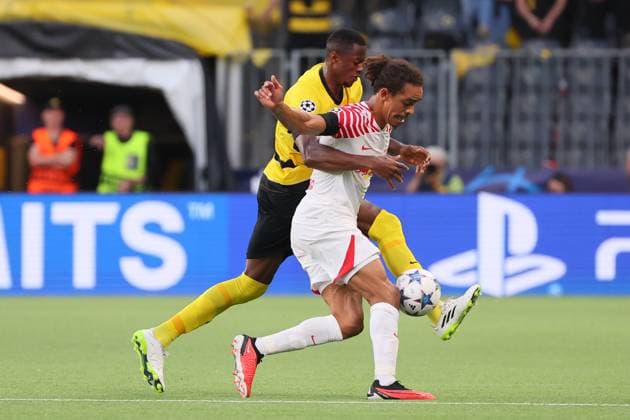 Bern RB Leipzig Champions League Bern, 19 09 2023, Wankdorf Stadion, Football , UEFA Champions League, Group G , Matchday 1, Young Boys Bern vs RB Leipzig , Pictured v l Mohamed Ali Camara 13, Bern and Yussuf Poulsen 9, RB Leipzig , Photo intended for editorial use only , UEFA regulations prohibit any use of photographs as image sequences and or quasi video ,