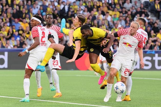 Bern RB Leipzig Champions League Bern, 19 09 2023, Wankdorf Stadion, Football , UEFA Champions League, Group G , Matchday 1, Young Boys Bern vs RB Leipzig , Pictured f l Mohamed Simakan 2, RB Leipzig , Castello Lukeba 23, RB Leipzig , Cedric Itten 9, Bern , Ulisses Garcia 21, Bern and Xaver Schlager 24, RB Leipzig , Photo intended for editorial use only , UEFA regulations prohibit any use of photographs as image sequences and or quasi video ,