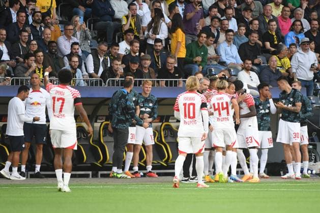 19 09 2023, Bern, Wankdorf, UEFA Champions League Young Boys Leipzig, the players of Leipzig are happy about the goal to 0 1 by 2 Mohamed Simakan Leipzig Bern Wankdorf Bern Switzerland Copyright: xJustPictures.ch ManuelxWinterbergerx jp-de-MaWi-19.09.23_MWI_7191