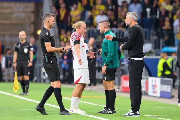 Bern RB Leipzig Champions League Bern, 19 09 2023, Wankdorf Stadion, Football , UEFA Champions League, Group G , Matchday 1, Young Boys Bern vs RB Leipzig , In picture f l referee Enea Jorgji Albania and coach Marco Rose RB Leipzig , Photo intended for editorial use only , UEFA regulations prohibit any use of photographs as image sequences and or quasi video ,