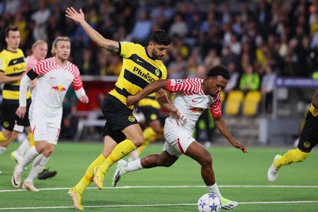 Bern RB Leipzig Champions League Bern, 19 09 2023, Wankdorf Stadion, Football , UEFA Champions League, Group G , Matchday 1, Young Boys Bern vs RB Leipzig , Pictured v l Ulisses Garcia 21, Bern and Lois Openda 17, RB Leipzig , Photo intended for editorial use only , UEFA regulations prohibit any use of photographs as image sequences and or quasi video ,