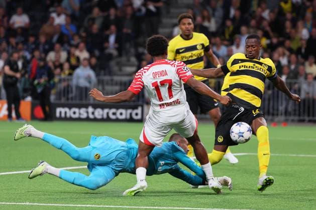 Bern RB Leipzig Champions League Bern, 19 09 2023, Wankdorf Stadion, Football , UEFA Champions League, Group G , Matchday 1, Young Boys Bern vs RB Leipzig , Pictured f l goalkeeper Anthony Racioppi 1, Bern , Lois Openda 17, RB Leipzig and Mohamed Ali Camara 13, Bern , Photo intended for editorial use only , UEFA regulations prohibit any use of photographs as image sequences and or quasi video ,