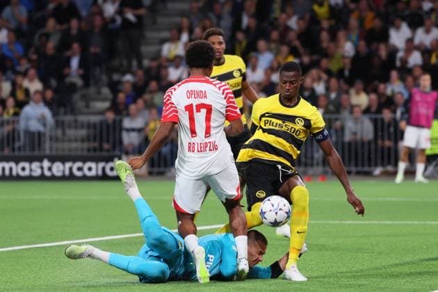 Bern RB Leipzig Champions League Bern, 19 09 2023, Wankdorf Stadion, Football , UEFA Champions League, Group G , Matchday 1, Young Boys Bern vs RB Leipzig , Pictured f l goalkeeper Anthony Racioppi 1, Bern , Lois Openda 17, RB Leipzig and Mohamed Ali Camara 13, Bern , Photo intended for editorial use only , UEFA regulations prohibit any use of photographs as image sequences and or quasi video ,