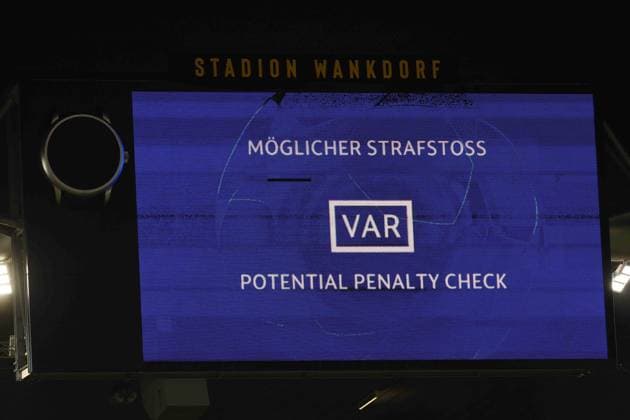 Bern RB Leipzig Champions League Bern, 19 09 2023, Wankdorf Stadion, Football , UEFA Champions League, Group G , Matchday 1, Young Boys Bern vs RB Leipzig , In picture scoreboard VAR possible star kick , Photo intended for editorial use only , UEFA regulations prohibit any use of photographs as image sequences and or quasi video ,
