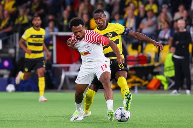 Bern RB Leipzig Champions League Bern, 19 09 2023, Wankdorf Stadion, Football , UEFA Champions League, Group G , Matchday 1, Young Boys Bern vs RB Leipzig , Pictured v l Lois Openda 17, RB Leipzig and Mohamed Ali Camara 13, Bern , Photo intended for editorial use only , UEFA regulations prohibit any use of photographs as image sequences and or quasi video ,