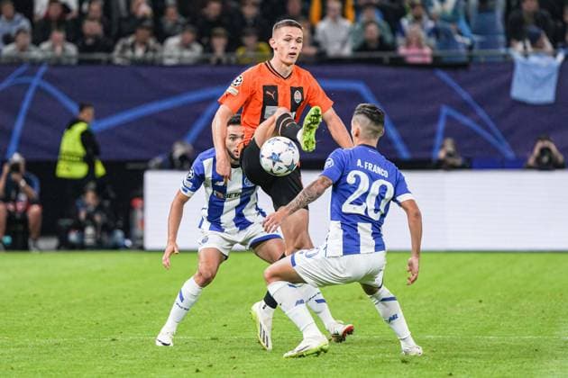 Joao Mario FC Porto, 23 , Danylo Sikan Shakhtar Donetsk, 14 , Andre Franco FC Porto, 20 GER, Shakhtar Donetsk vs FC Porto, Football, Champions League, Group H, Matchday 1, Season 2023 2024, 19 09 2023 GER, Shakhtar Donetsk vs FC Porto, Football, Champions League, Group H, Matchday 1, Season 2023 2024, 19 09 2023 Hamburg Copyright: xEibner-Pressefoto MarcelxvonxFehrnx EP_MFN