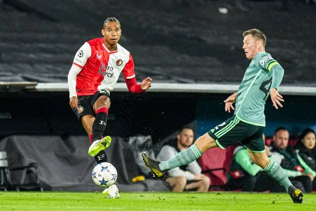 UEFA Champions League: Feyenoord v Celtic Rotterdam - Calvin Stengs of Feyenoord, Callum McGregor of Celtic during the 1st leg of the UEFA Champions League between Feyenoord v Celtic at Stadion Feijenoord De Kuip on 19 September 2023 in Rotterdam, The Netherlands. Copyright: xYannickxVerhoevenx