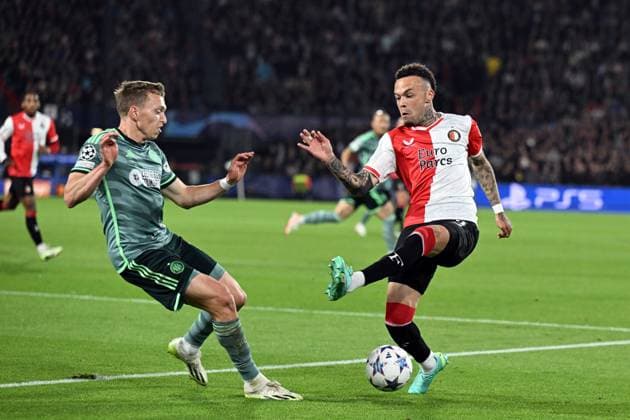 ROTTERDAM - (l-r) Alistair Johnston of Celtic, Quilindschy Hartman of Feyenoord during the UEFA Champions League match between Feyenoord and Celtic FC at Feyenoord Stadion de Kuip on September 19, 2023 in Rotterdam, Netherlands. ANP OLAF KRAAK Group E - UEFA Champions League 2023 2024 xVIxANPxSportx xxANPxIVx 478715097 originalFilename: 478715097.jpg