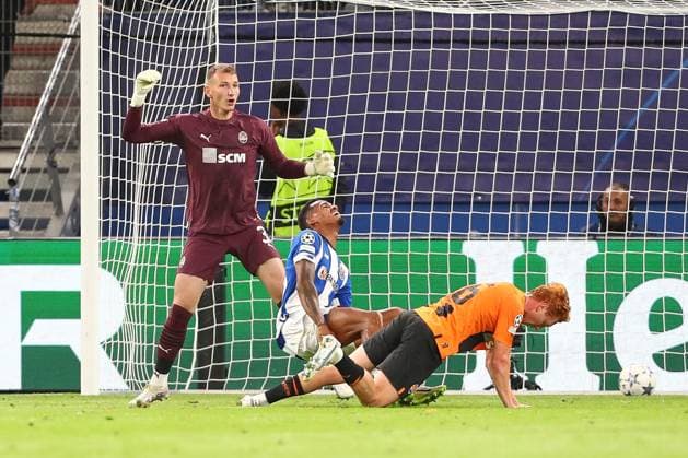 Hamburg, Germany 19 September 2023 Champions League 2023 2024 Shakhtar Donetsk vs FC Porto In the picture Galeno Porto, 13 scores goal to 1 2 Volksparkstadion Hamburg Copyright: xFotostandx xTaegerx