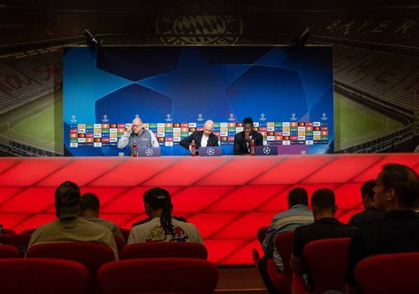 Erik ten Hag Head Coach Head Coach, Manchester United FC, center and Andre Onana Goalkeeper Goalkeeper, Manchester United FC, 24, right GER, press conference before the match FC Bayern Muenchen vs Manchester United FC, soccer, Championsleague, season 2023 2024, 19 09 2023 DFL DFB REGULATES PROHIBIT ANY USE OF PHOTOGRAPHS as IMAGE SEQUENCES and or QUASI VIDEO GER, press conference before the match FC Bayern Muenchen vs Manchester United FC, football, Championsleague, season 2023 2024, 19 09 2023 Muenchen Copyright: xEibner-Pressefoto HeikexFeinerx EP_HFR