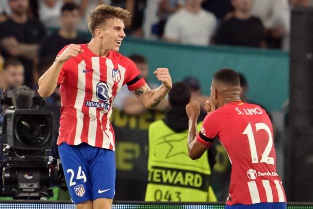 Foto Alfredo Falcone LaPresse 19 Settembre 2023 - Roma, Italia - calcio - Lazio vs Atletico Madrid - Champions League 20223 2024 - Fase a gironi Gruppo E - Stadio Olimpico. Nella foto: esultanza Atletico dopo il goal del 0-1 di Pablo Barrios (Atletico Madrid) Foto Alfredo Falcone LaPresse SEPTEMBER 19, 2023 Rome, Italy - sport, soccer - Lazio vs Club Atl& xe9;tico de Madrid - Champions League 20223 2024 - Group Stage Group E - Olimpic Stadium. In the pic: Pablo Barrios (Atletico Madrid) celebrates goal 0-1  Copyright: xAlfredoxFalcone LaPressex