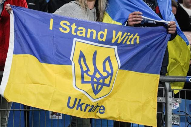 Fan with Ukraine flag GER, Shakhtar Donetsk vs FC Porto, Football, Champions League, Group H, Matchday 1, Season 2023 2024, 19 09 2023 GER, Shakhtar Donetsk vs FC Porto, Football, Champions League, Group H, Matchday 1, Season 2023 2024, 19 09 2023 Hamburg Copyright: xEibner-Pressefoto MarcelxvonxFehrnx EP_MFN