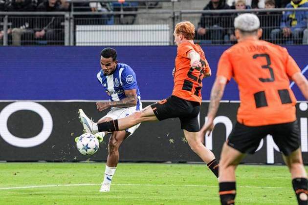 Goal kick Galeno FC Porto, 13 GER, Shakhtar Donetsk vs FC Porto, Football, Champions League, Group H, Matchday 1, Season 2023 2024, 19 09 2023 GER, Shakhtar Donetsk vs FC Porto, Football, Champions League, Group H, Matchday 1, Season 2023 2024, 19 09 2023 Hamburg Copyright: xEibner-Pressefoto MarcelxvonxFehrnx EP_MFN