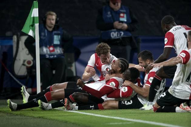 ROTTERDAM - Calvin Stengs of Feyenoord celebrates the 1-0 with his teammates during the UEFA Champions League match between Feyenoord and Celtic FC at Feyenoord Stadium de Kuip on September 19, 2023 in Rotterdam, Netherlands. ANP Hollandse Hoogte JEROEN PUTMANS Group E - UEFA Champions League 2023 2024 xVIxANPxSportx xJeroenxPutmansxIVx 478718781 originalFilename: 478718781.jpg