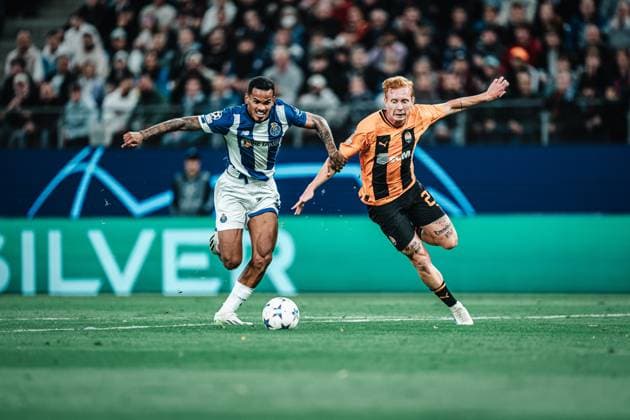 Soccer men season 2023 2024 Champions League Group H 1 matchday Shakhtar Donetsk UKR vs FC Porto PRT 19 09 2023 v l Galeno 13, FC Porto one-on-one with Yukhym Konoplya 26, Shakhtar Donetsk Hamburg Volksparkstadion Hamburg Germany