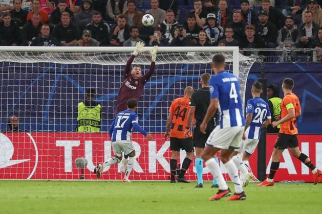 19 09 2023, xgox, football UEFA Champions League, Shakhtar Donetsk FC Porto emspor, v l Dmytro Riznyk Donetsk, 31 parade, holds the ball, catches the ball, parries DFL DFB REGULATIONS PROHIBIT ANY USE OF PHOTOGRAPHS AS IMAGE SEQUENCES AND OR QUASI VIDEO Hamburg