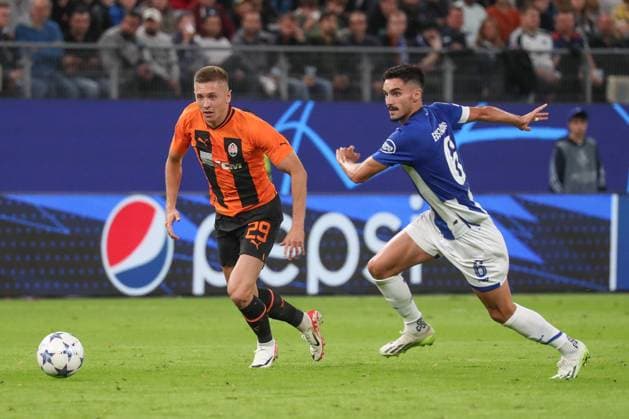19 09 2023, xgox, football UEFA Champions League, Shakhtar Donetsk FC Porto emspor, v l Yegor Nazaryna Donetsk, 29 , Stephen Eustaquio Porto, 6 duel, duel, fight, tackle DFL DFB REGULATES PROHIBIT ANY USE OF PHOTOGRAPHS as IMAGE SEQUENCES and or QUASI VIDEO Hamburg