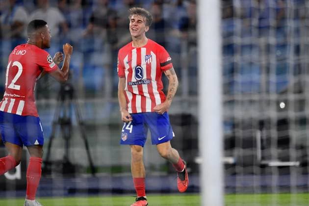 Pablo Barrios of Atletico Madrid celebrates after scoring a goal during the Uefa Champions League match between SS Lazio and Atletico de Madrid at Stadio Olimpico Rome Italy on 19 September 2023. ( Photo by Nicola Ianuale ) Rome Stadio Olimpico Rome Italy Copyright: xNicolaxIanualex SP24-700-007