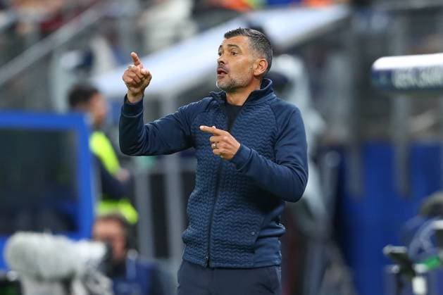 Hamburg, Germany 19 September 2023 Champions League 2023 2024 Shakhtar Donetsk vs FC Porto In picture Sergio Conceicao Porto, coach gestures, gives instructions Volksparkstadion Hamburg Copyright: xFotostandx xTaegerx