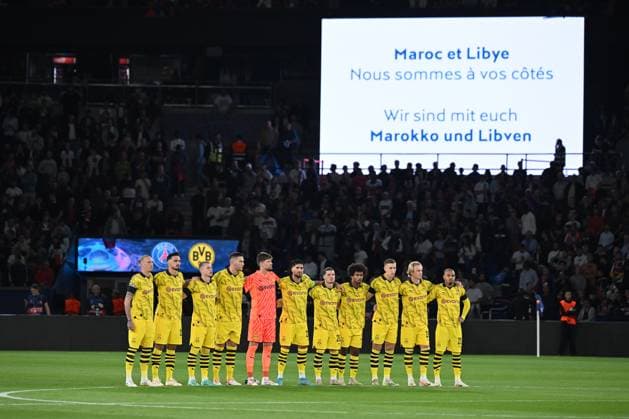 Paris, Parc des Princes, 19 09 23, GER, Men, UEFA Champions League, 2023 2024 season, Paris Saint Germain Borussia Dortmund picture team photo, group photo Dortmund at commemorative minute Only for editorial use UEFA regulations prohibit any use of photographs as image sequences and or quasi video France