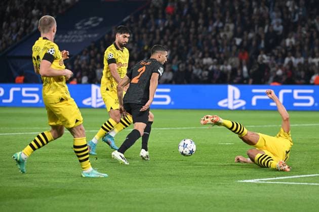 Paris, Parc des Princes, 19 09 23, GER, Men, UEFA Champions League, 2023 2024 season, Paris Saint Germain Borussia Dortmund picture Achraf HAKIMI Paris makes the goal 2 0 Only for editorial use UEFA regulations prohibit any use of photographs as image sequences and or quasi video France