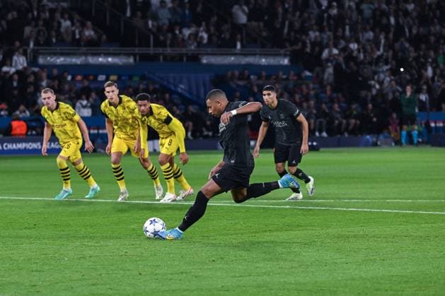 19 09 2023, Football, Champions League, Matchday 1, Season 2023 2024, Paris St Germain Borussia Dortmund, Penalty, Kylian MbappÃ Paris St Germain scores the 1 0 for PSG xRHR PHOTO TKx Copyright: RHR-FOTOx RHR-FOTO TK