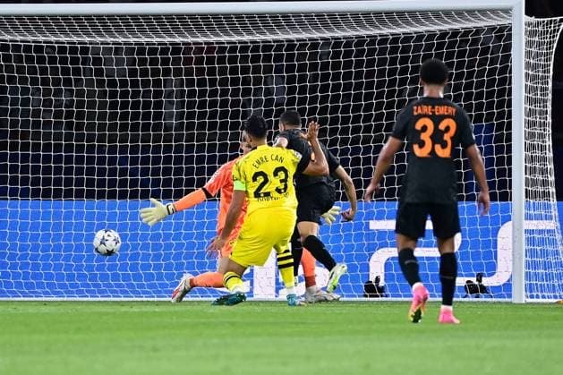 But de Achraf Hakimi ( 2 - PSG ) - Gregor Kobel ( 1 - Borussia Dortmund ) - FOOTBALL : Paris Saint Germain vs Borussia Dortmund - Ligue des Champions - 19 09 2023 FedericoPestellini Panoramic 