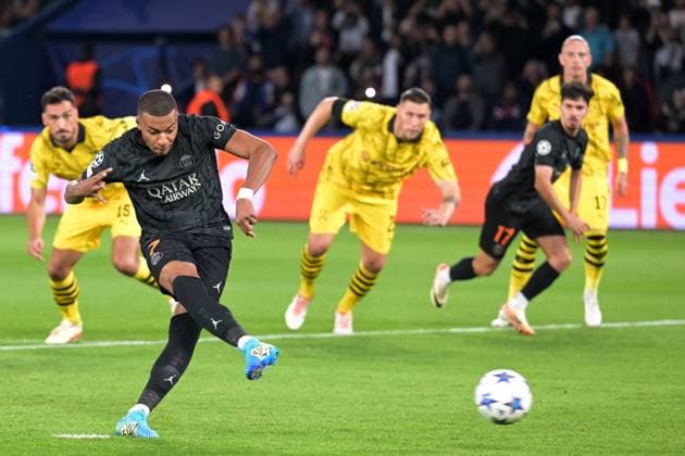 PARIS - Kylian Mbappe of Paris Saint-Germain scores a penalty during the UEFA Champions League match between Paris Saint Germain and Borussia Dortmund at Parc des Princes on September 19, 2023 in Paris, France. ANP Hollandse Hoogte Group F - UEFA Champions League 2023 2024 xVIxANPxSportx xGerritxvanxKeulenxIVx 478721273 originalFilename: 478721273.jpg