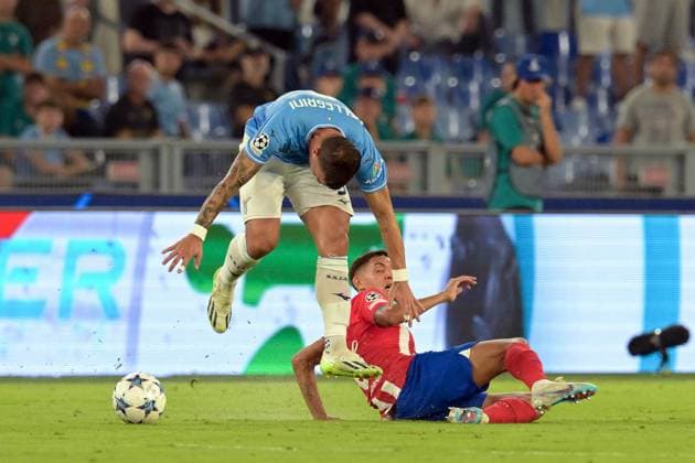 IPP20230919 Football - soccer: UEFA Champions League 2023 2024, S.S. Lazio - Atletico Madrid, Luca Pellegrini subisce il fallo che lo costringerÃ a lasciare il campo per infortunio (Verwendung nur in Deutschland - GERMANY ONLY) *** IPP20230919 Football soccer UEFA Champions League 2023 2024, S S Lazio Atletico Madrid, Luca Pellegrini subisce il fallo che lo costringerÃ a lasciare il campo per infortunio Use only in Germany GERMANY ONLY 