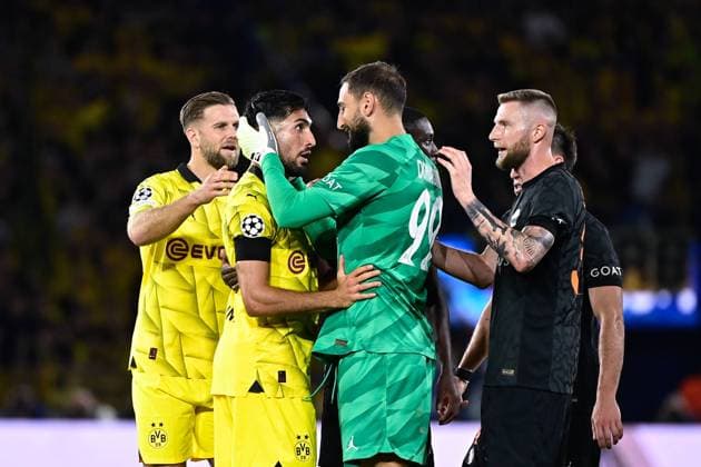 Sport Bilder des Tages Altercation entre Emre Can ( 23 - Borussia Dortmund ) - Gianluigi Donnarumma ( 99 - PSG ) - FOOTBALL : Paris Saint Germain vs Borussia Dortmund - Ligue des Champions - 19 09 2023 FedericoPestellini Panoramic 