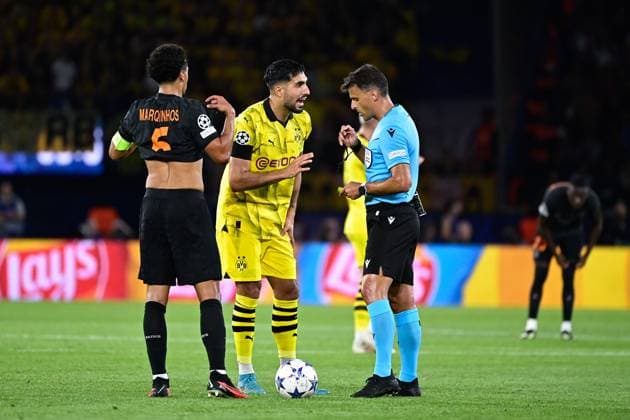 Reclamation a Jesus Gil Manzano ( arbitre ) de Emre Can ( 23 - Borussia Dortmund ) - FOOTBALL : Paris Saint Germain vs Borussia Dortmund - Ligue des Champions - 19 09 2023 FedericoPestellini Panoramic 