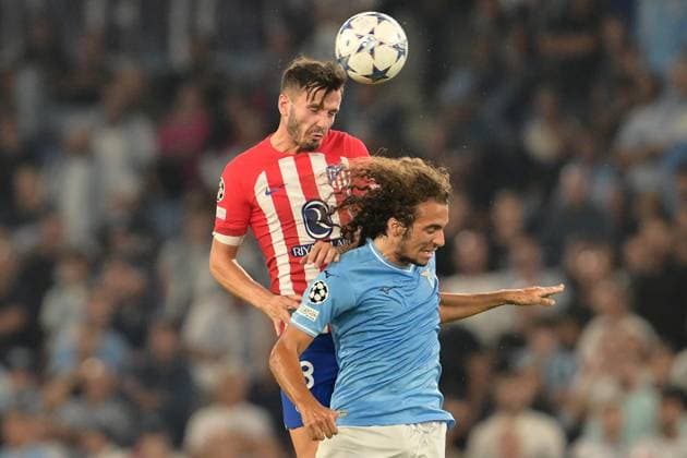 Foto Alfredo Falcone LaPresse 19 Settembre 2023 - Roma, Italia - calcio - Lazio vs Atletico Madrid - Champions League 20223 2024 - Fase a gironi Gruppo E - Stadio Olimpico. Nella foto: Sa& xfa;l & xd1;& xed;guez (Atletico Madrid), Matt& xe9;o& xa0;Guendouzi (SS Lazio) Foto Alfredo Falcone LaPresse SEPTEMBER 19, 2023 Rome, Italy - sport, soccer - Lazio vs Club Atl& xe9;tico de Madrid - Champions League 20223 2024 - Group Stage Group E - Olimpic Stadium. In the pic: Sa& xfa;l & xd1;& xed;guez (Atletico Madrid), Matt& xe9;o& xa0;Guendouzi (SS Lazio)  Copyright: xAlfredoxFalcone LaPressex