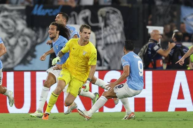 UEFA Champions League SS Lazio vs Atletico Madrid Lazio s Italian goalkeeper Ivan Provedel celebrates after scoring a goal at Atletico Madrid during the UEFA Champions League match SS Lazio vs Atletico Madrid at Olimpico Stadium on September 19, 2023, in Rome. ABPH5738 Copyright: xAntonioxBalascox