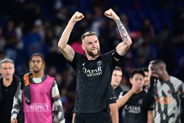 Remerciements des joueurs du PSG aux supporters - Skriniar Milan ( 37 - PSG ) - FOOTBALL : Paris Saint Germain vs Borussia Dortmund - Ligue des Champions - 19 09 2023 FedericoPestellini Panoramic 