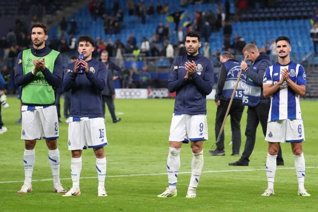 19 09 2023, xgox, football UEFA Champions League, Shakhtar Donetsk FC Porto emspor, v l Porto cheering about the victory, cheering after the end of the game DFL DFB REGULATES PROHIBIT ANY USE OF PHOTOGRAPHS as IMAGE SEQUENCES and or QUASI VIDEO Hamburg