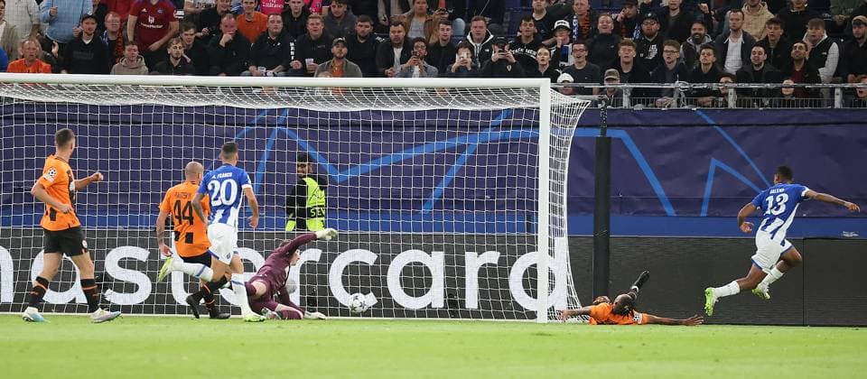 Galeno Porto scores here 0 1 Football, UEFA Champions League, Group Stage, Season 2023 2024, Men, UCL, Men, Volksparkstadion, FC Shakhtar Shakhtar Donetsk UKR vs FC Porto PRT