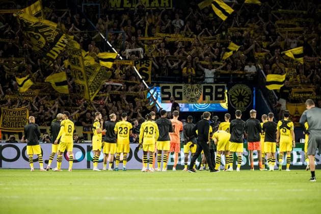 UEFA Champions League FC Paris Saint Germain Borussia Dortmund 19 09 2023 The players of Borussia Dortmund in front of the curve after the defeat UEFA Champions League FC Paris Saint Germain Borussia Dortmund, Paris, Parc des Princes on 19 09 2023 Copyright: xBEAUTIFULxSPORTS Wunderlx