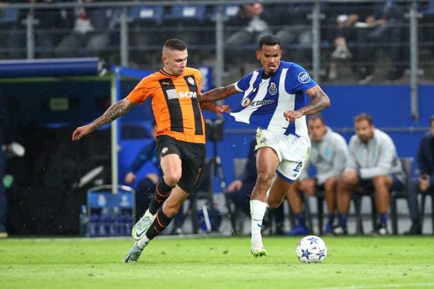 Hamburg, Germany 19 September 2023 Champions League 2023 2024 Shakhtar Donetsk vs FC Porto In picture from l in duel Oleksandr Zubkov Donetsk, 11 , Galeno Porto, 13 Volksparkstadion Hamburg Copyright: xFotostandx xTaegerx