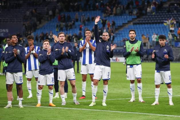 Hamburg, Germany 19 September 2023 Champions League 2023 2024 Shakhtar Donetsk vs FC Porto In the picture Porto cheers victory, cheering Volksparkstadion Hamburg. Copyright: xFotostandx xTaegerx
