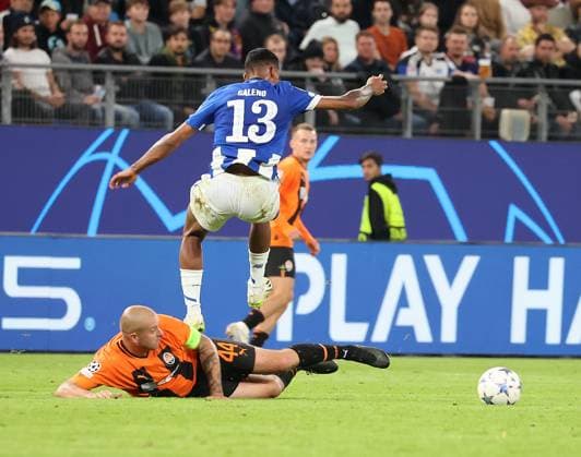 Yaroslav Rakitskyi Shakhtar Donetsk , Galeno FC Porto Football, UEFA Champions League, Group Stage, Season 2023 2024, Men, UCL, Men, Volksparkstadion, FC Shakhtar Shakhtar Donetsk UKR vs FC Porto PRT , 1 3
