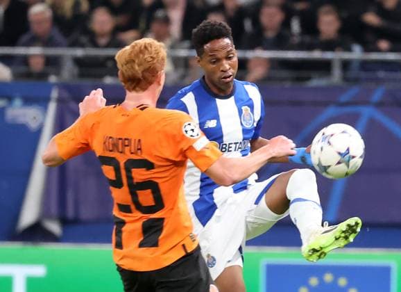 Yukhym Konoplya Shakhtar Donetsk , Wendell FC Porto Football, UEFA Champions League, Group Stage, Season 2023 2024, Men, UCL, Men, Volksparkstadion, FC Shakhtar Shakhtar Donetsk UKR vs FC Porto PRT , 1 3