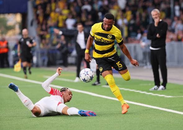 Bern RB Leipzig Champions League Bern, 19 09 2023, Wankdorf Stadium, Football , UEFA Champions League, Group G , Matchday 1, Young Boys Bern vs RB Leipzig 1 3 1 1 , Pictured from left Xavi Simons 20, RB Leipzig , Meschack Elia 15, Bern , Photo intended for editorial use only , UEFA regulations prohibit any use of photographs as image sequences and or quasi video , Picture Point