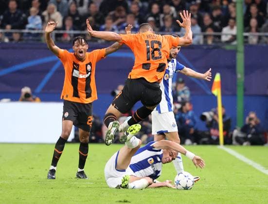 Kevin Kelsy Shakhtar Donetsk vs Pepe FC Porto Football, UEFA Champions League, Group Stage, Season 2023 2024, Men, UCL, Men, Volksparkstadion, FC Shakhtar Shakhtar Donetsk UKR vs FC Porto PRT , 1 3