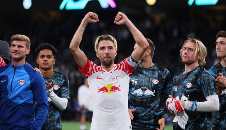 Bern RB Leipzig Champions League Bern, 19 09 2023, Wankdorf Stadium, Football , UEFA Champions League, Group G , Matchday 1, Young Boys Bern vs RB Leipzig 1 3 1 1 , In the picture Leipzig cheers after the match Kevin Kampl 44, RB Leipzig , Photo intended for editorial use only , UEFA regulations prohibit any use of photographs as image sequences and or quasi video , Picture Point