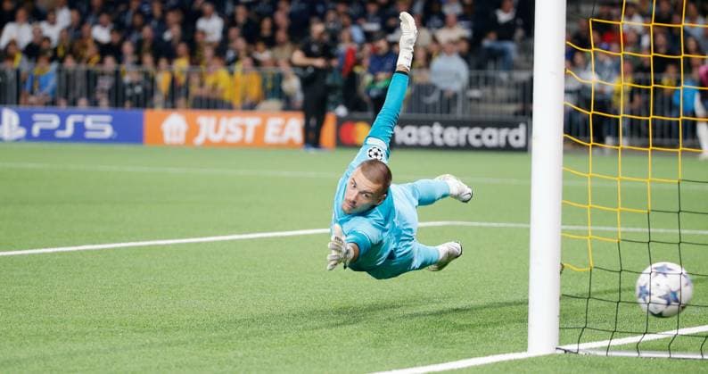 Young Boys RB Leipzig goalkeeper Anthony Racioppi Young Boys 19 09 2023 Wankdorf Stadion Bern , SWITZERLAND , mens football UEFA Champions League group stage BSC Young Boys Bern RB Leipzig goalkeeper Anthony Racioppi Young Boys powerless at 1 2 by Xaver Schlager not in picture