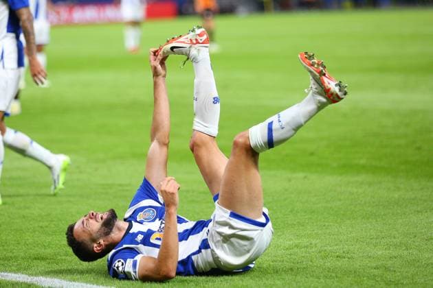 Soccer men season 2023 2024 UEFA Champions League 1 matchday I Shakhtar Donetsk FC Porto I 19 09 2023 Joao Mario 23, FC Porto injured on the ground Hamburg Volksparkstadion Hamburg Germany Copyright: xLobecax xHenningxRohlfsx