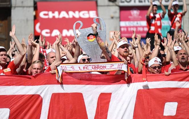 Football, men, 2023 2024 season, Champions League Group C, 1 matchday , Real Madrid 1 FC Union Berlin, Union fans in the city at Puerta del Sol, Union fans with Champions League trophy made of cardboard, 20 09 2023, Copyright: xMatthiasxKochx