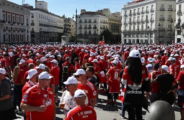 Football, men, season 2023 2024, Champions League Group C, 1 matchday , Real Madrid 1 FC Union Berlin, Union fans in the city at Puerta del Sol, v l , 20 09 2023, Copyright: xMatthiasxKochx