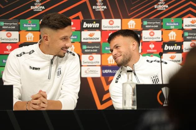 SOCCER - UEFA EL, LASK vs Liverpool LINZ,AUSTRIA,20.SEP.23 - SOCCER - UEFA Europa League, group stage, Linzer ASK vs Liverpool FC, preview, press conference, PK, Pressekonferenz LASK. Image shows Robert Zulj (LASK) and Sascha Horvath (LASK).  GEPAxpictures xManuelxBinder